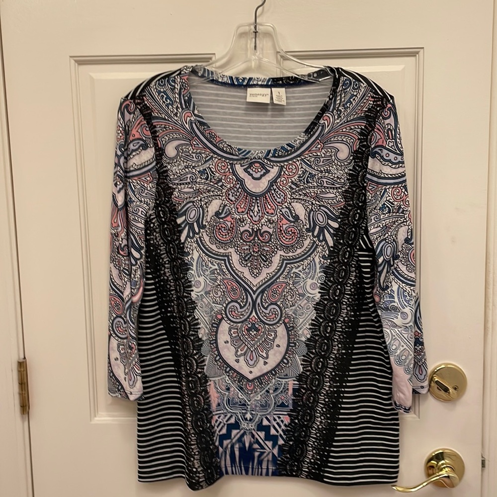 Chico’s Zenergy print tee size 1 (Misses 8)